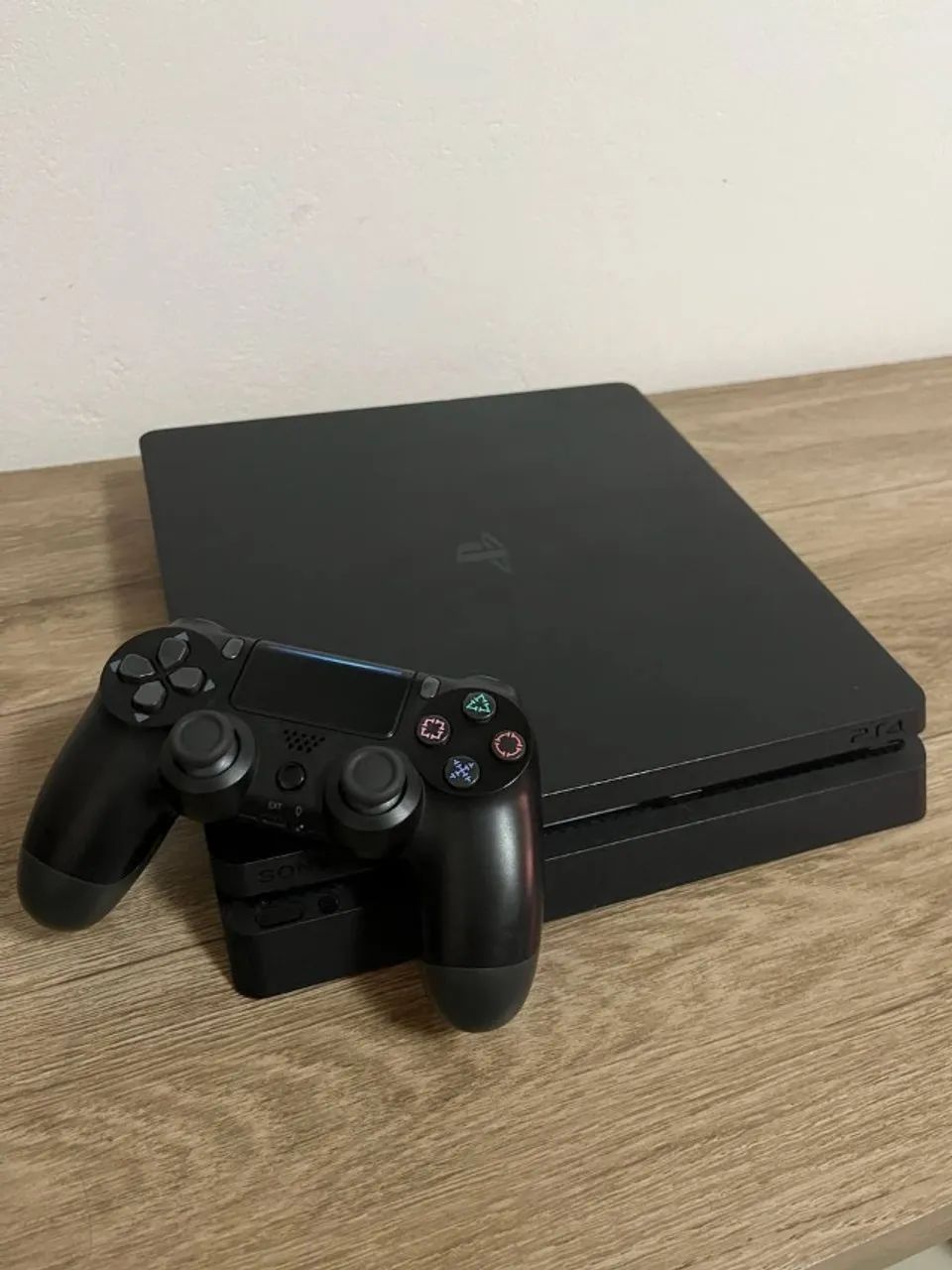 PS4 SLIM COM CONTROLE E CABOS FUNCIONA PERFEITAMENTE + 1 JOGO BRINDE