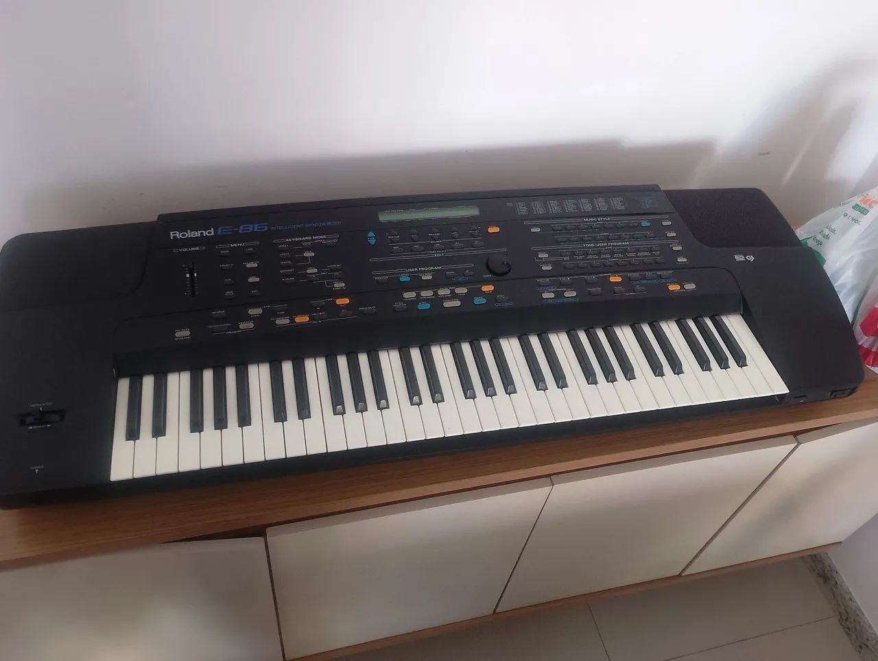 Teclado Roland e-86 