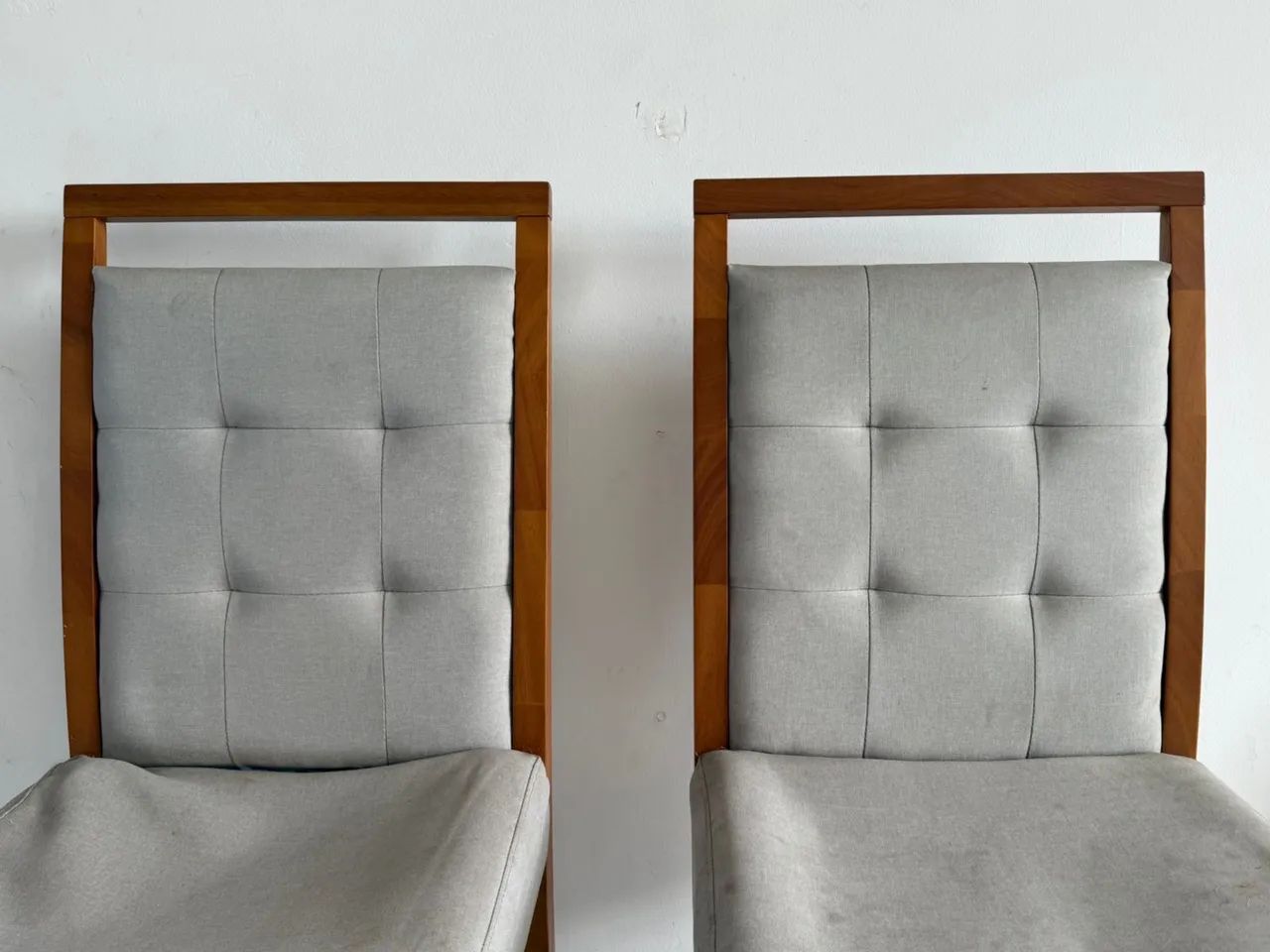 2 cadeiras de madeira