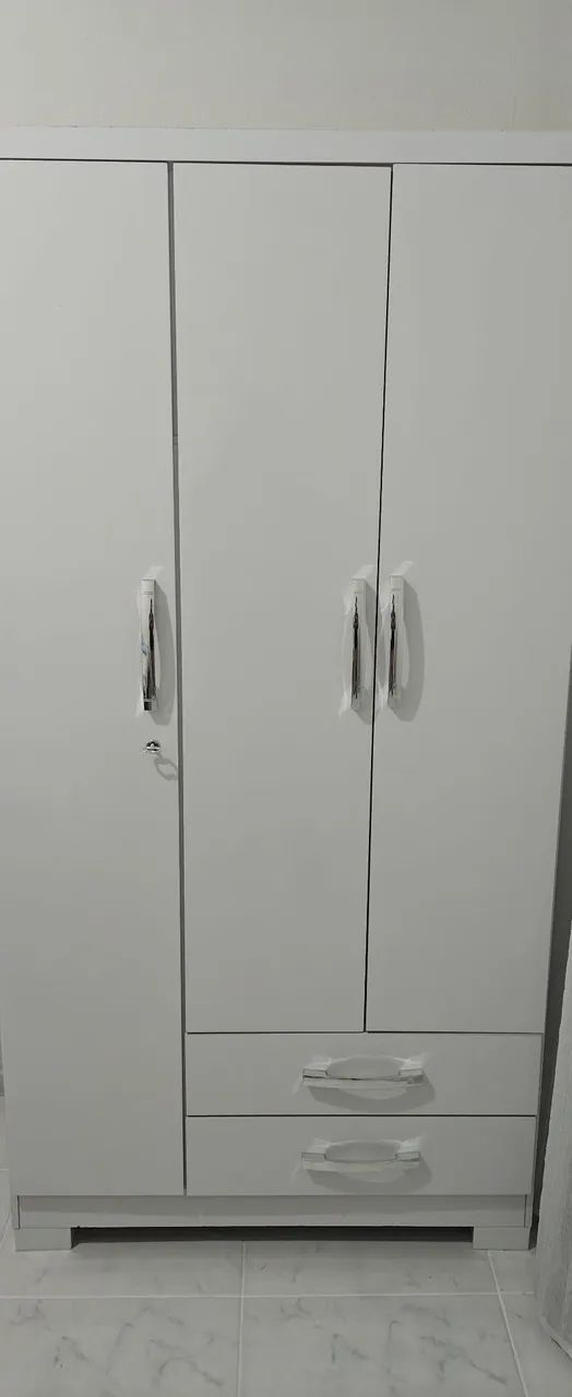 Guarda roupa pequeno 