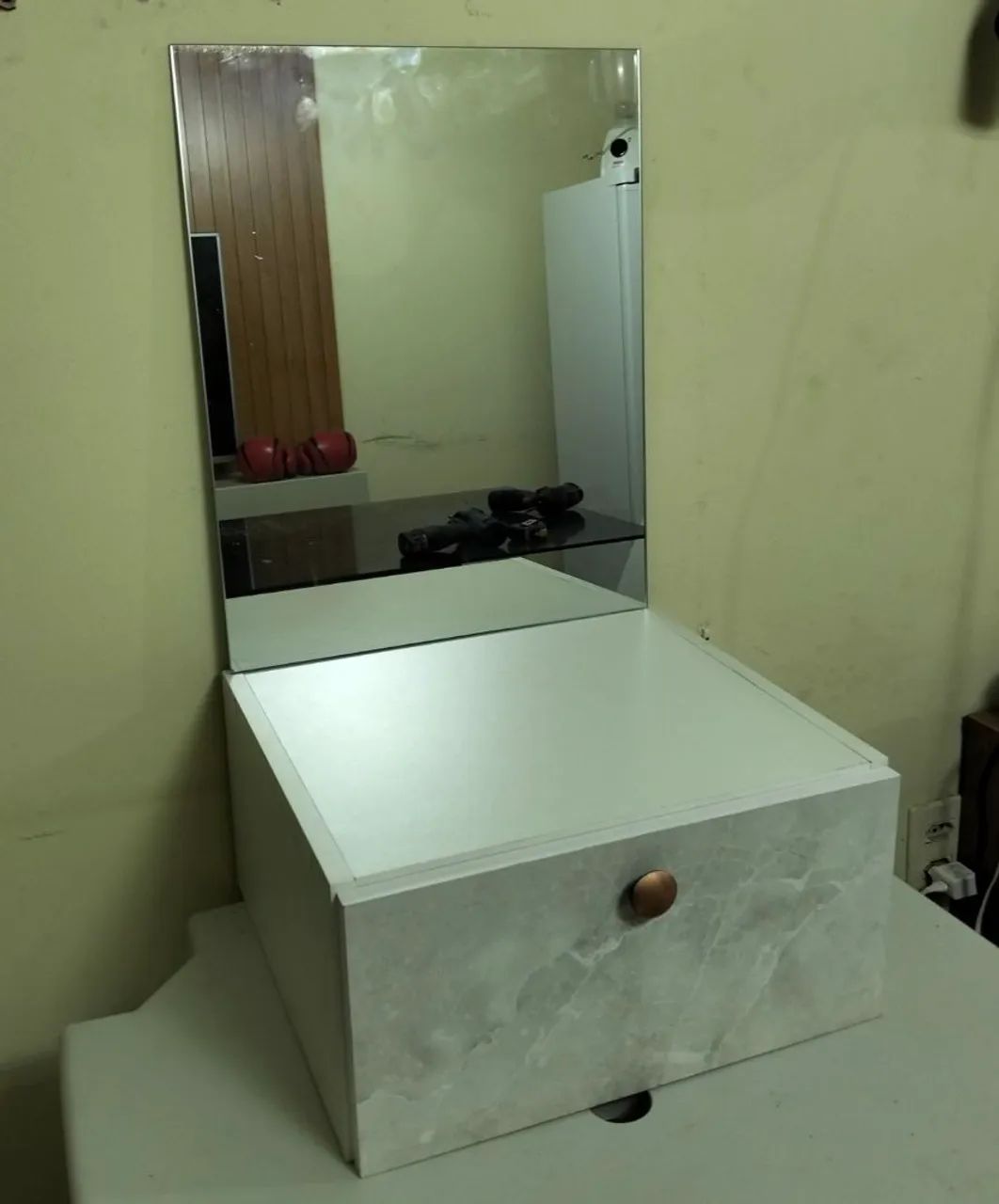 Vendo Camarim com Espelho e Gaveta