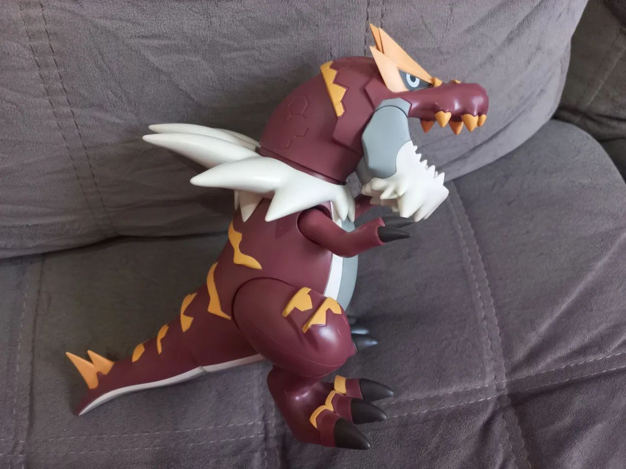 Pokémon action figure Tyrantrum Sunny