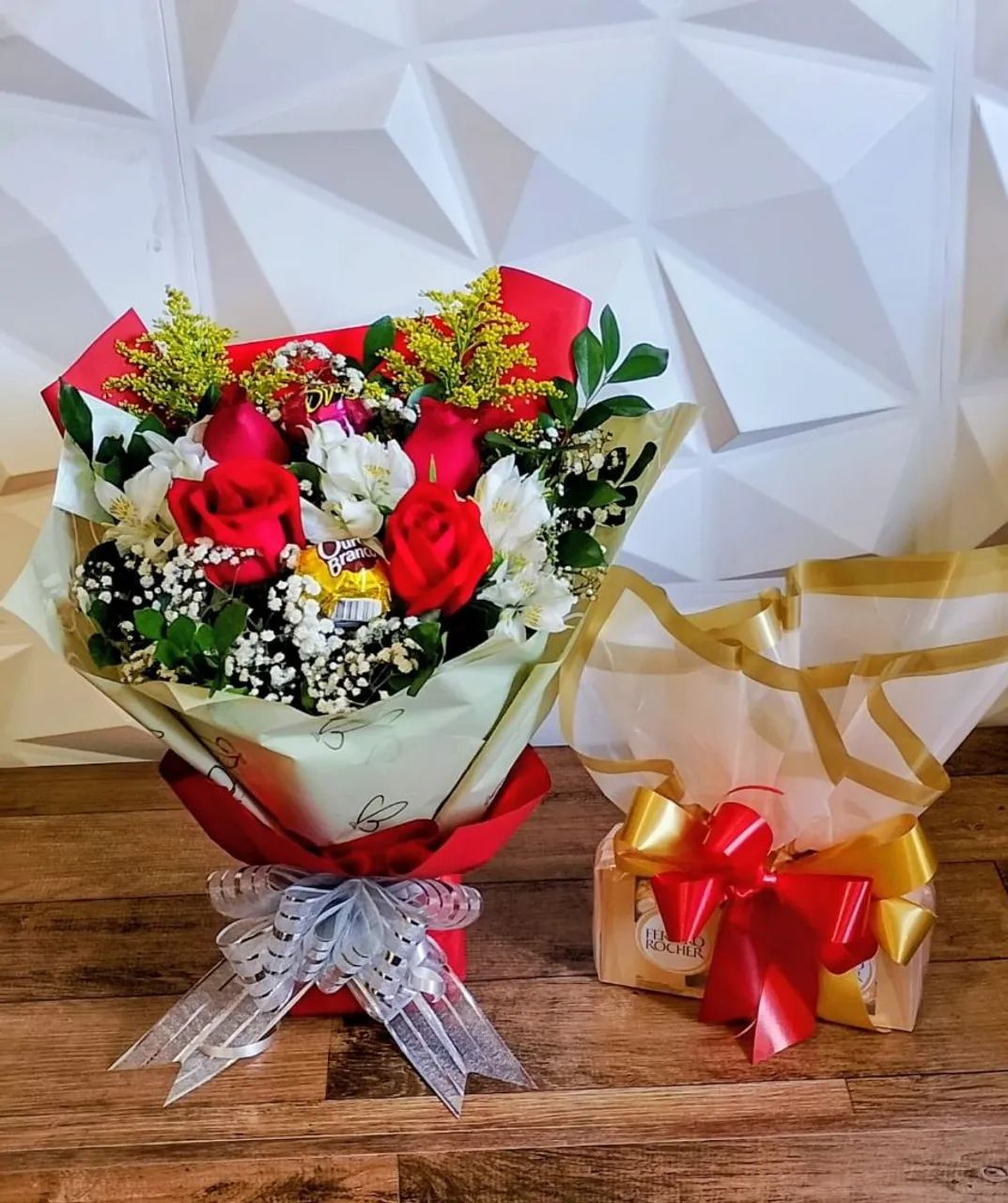 Buquê com 4 rosas e Ferrero Rocher