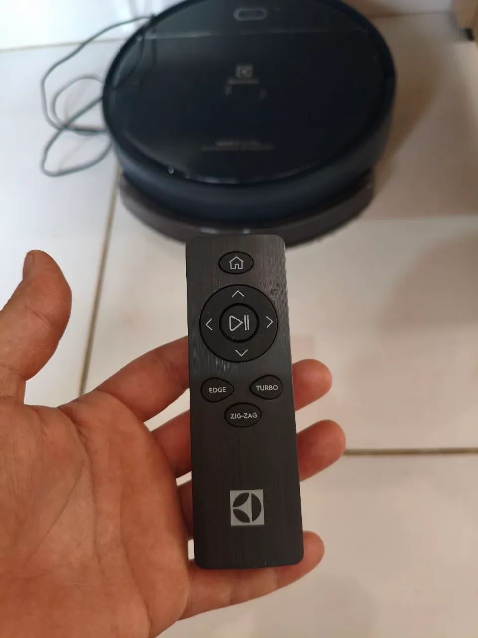 Robô varredor/passa pano Electrolux  - Foto 3