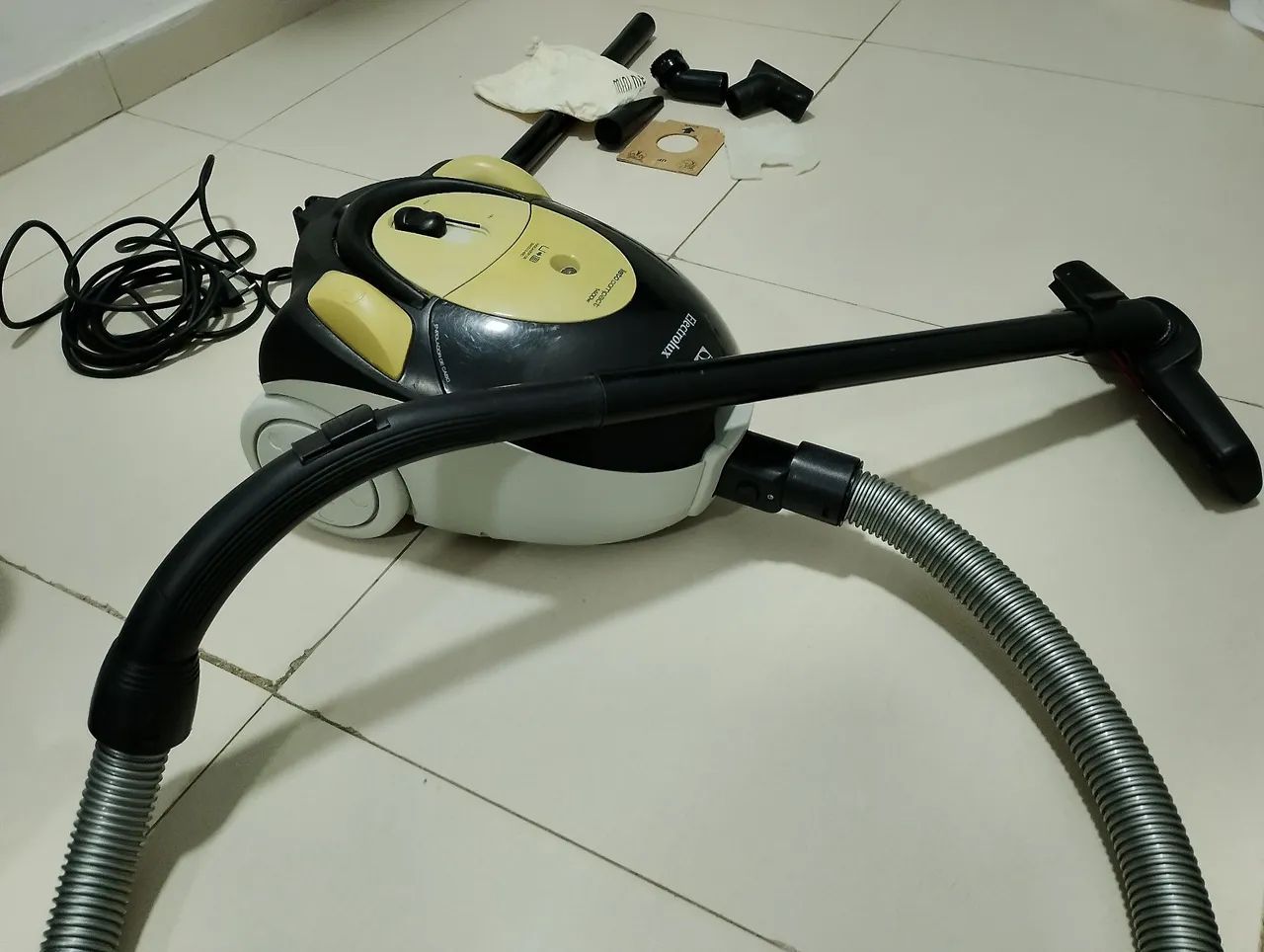 Vendo aspirador Eletrolux - Foto 2