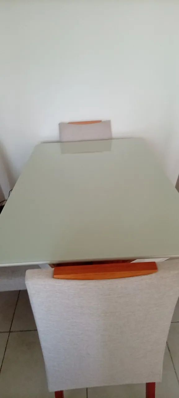 Mesa de jantar retangular, com 6 cadeiras cor cinza-claro