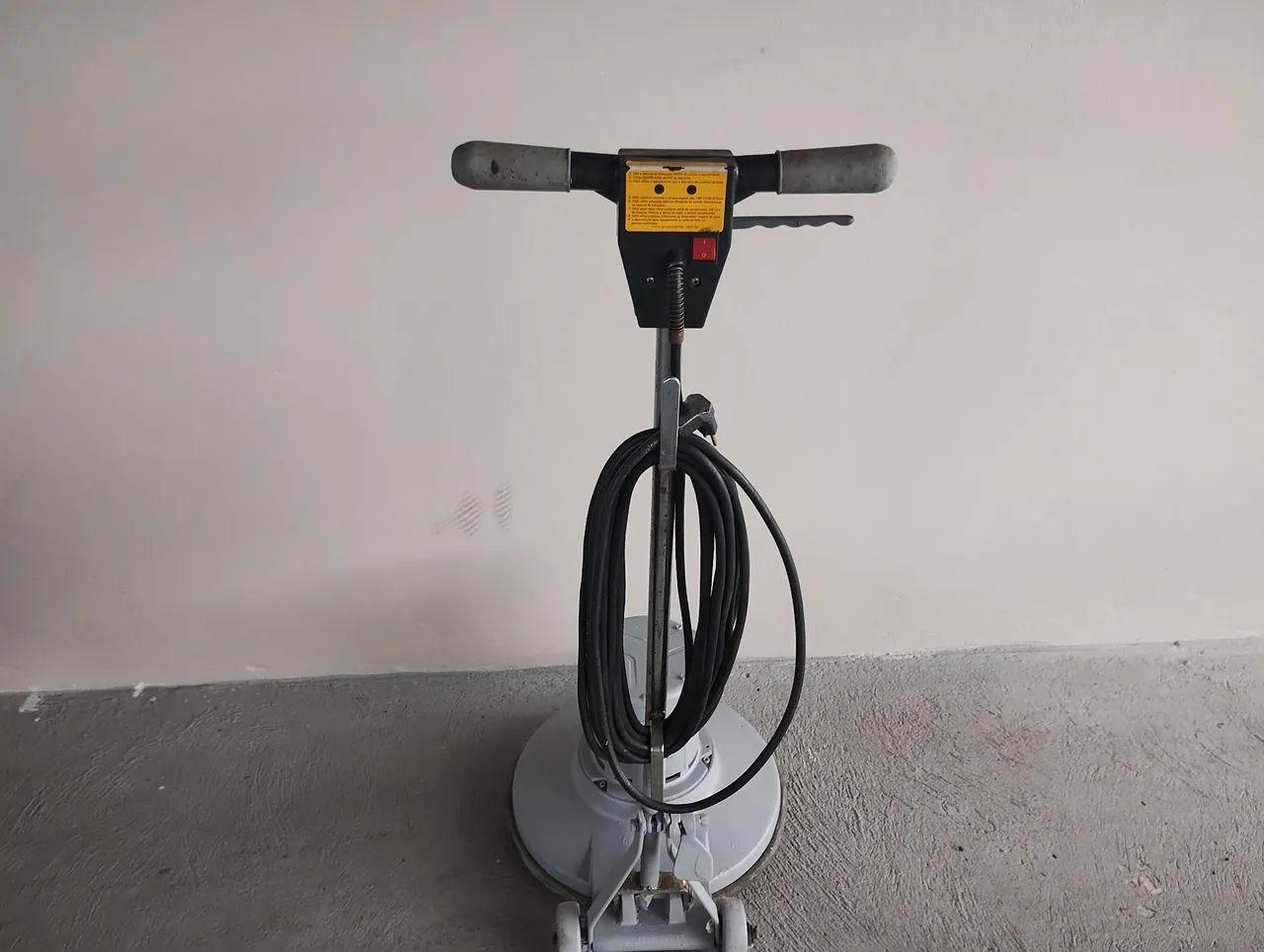 Vendo Enceradeira profissional 