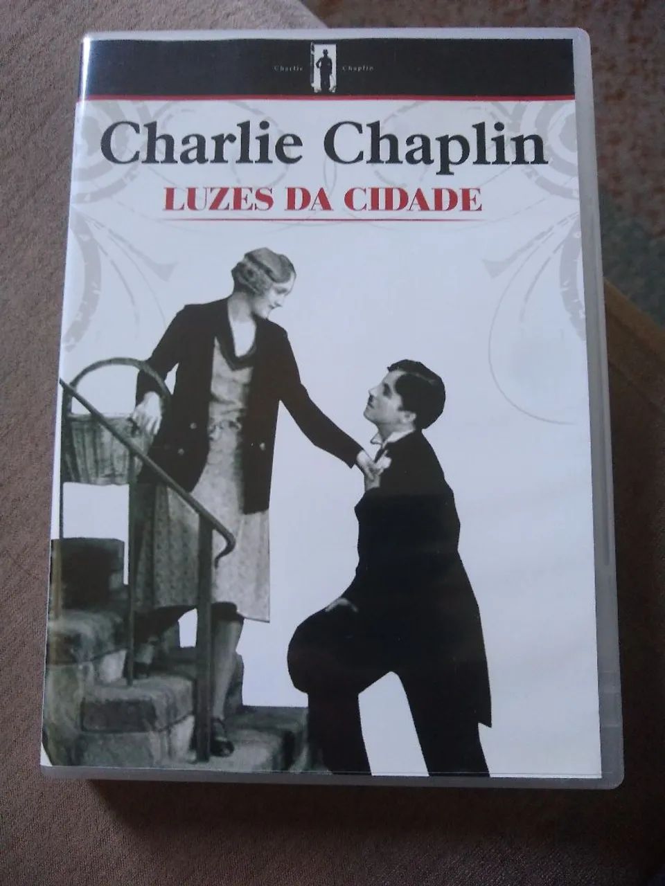 Charles Chaplin! Dois lindos filmes - Foto 2