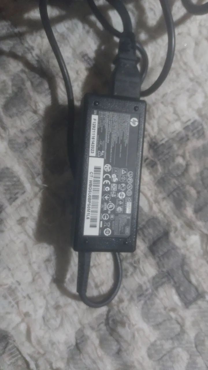 Carregador de notebook Semi novo