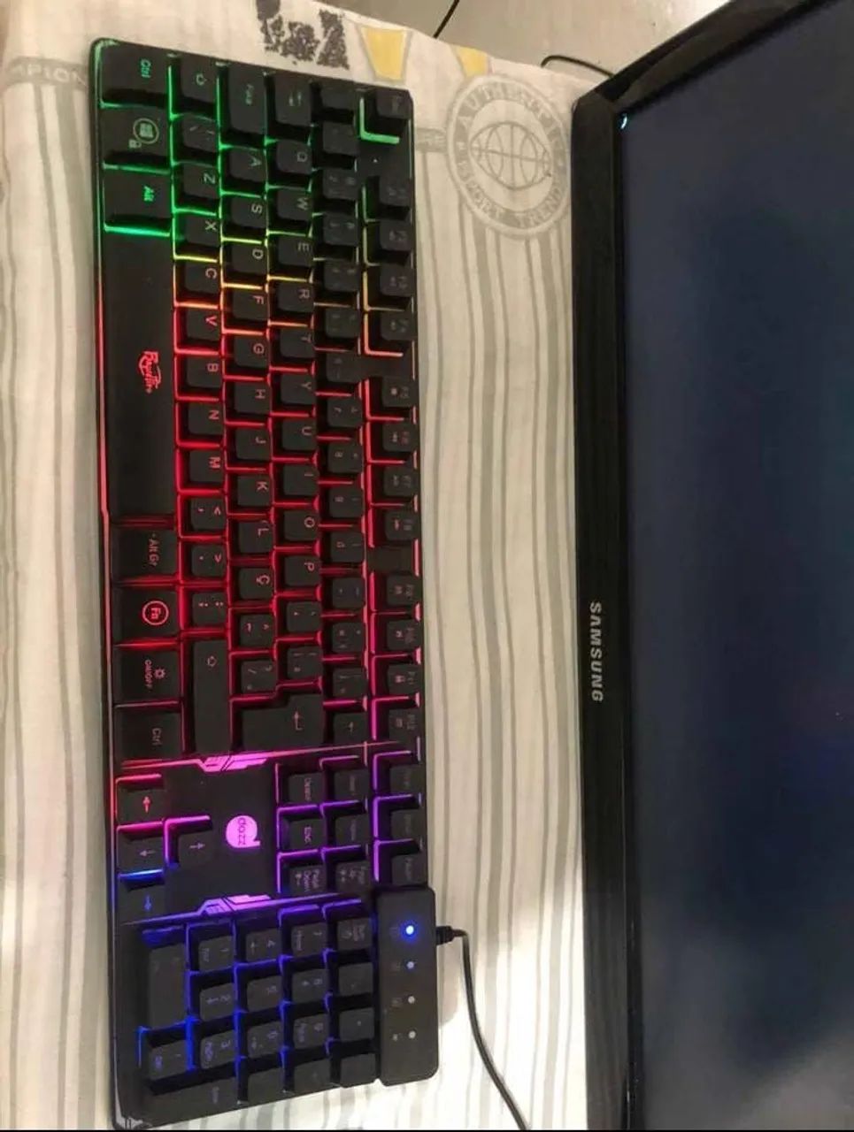 Teclado mecânico com Led e mouse sem fio 