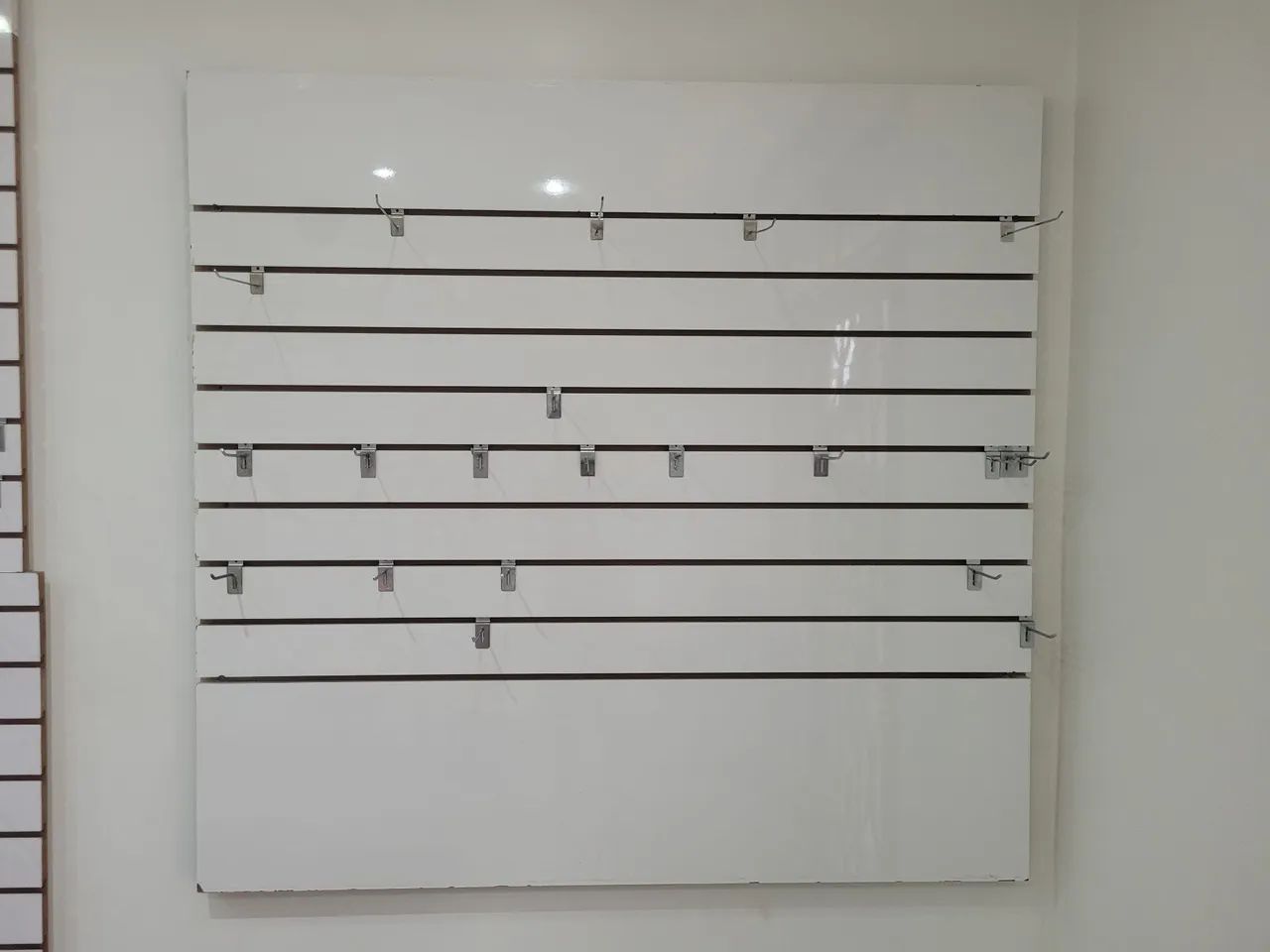 Painéis expositores de MDF
