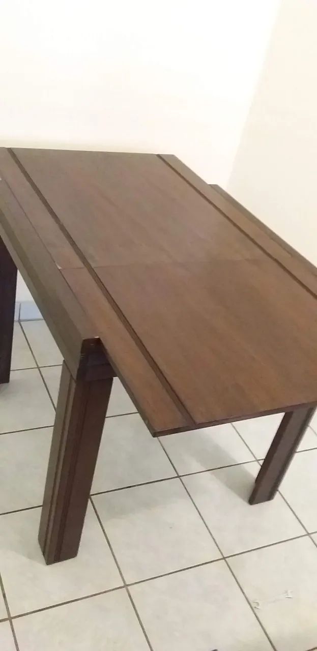 Mesa de madeira pra 4 cadeiras  - Foto 4
