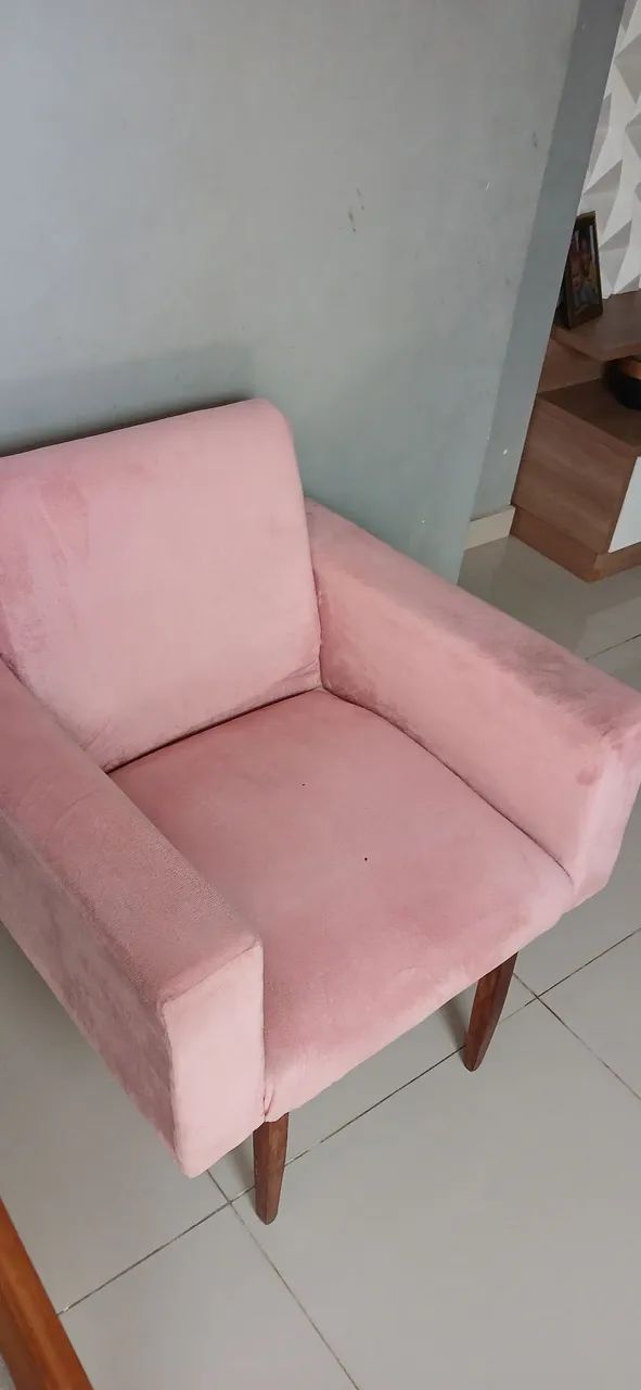 Poltrona de Alta Qualidade (pés de madeira) - Foto 5