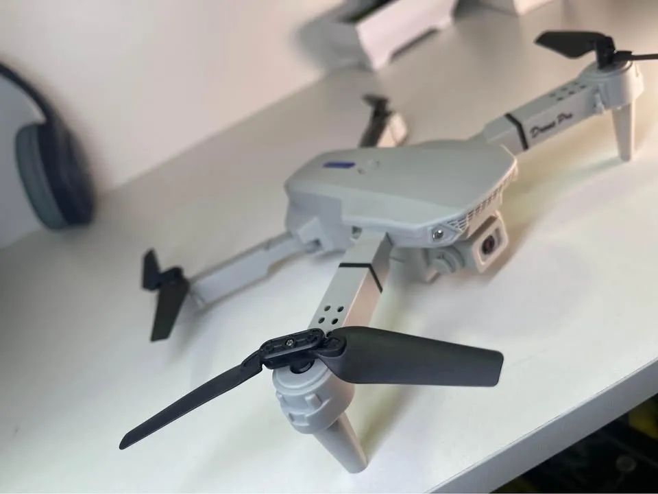 Drone E99 Com Câmera HD WiFi FPV Dobrável - Foto 2
