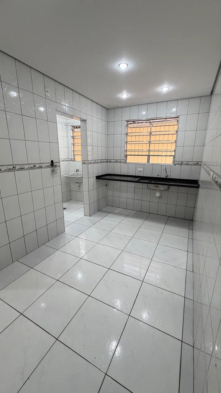 Sobrado reformado, com suite e sacada, 2 quartos e 3 banheiros.