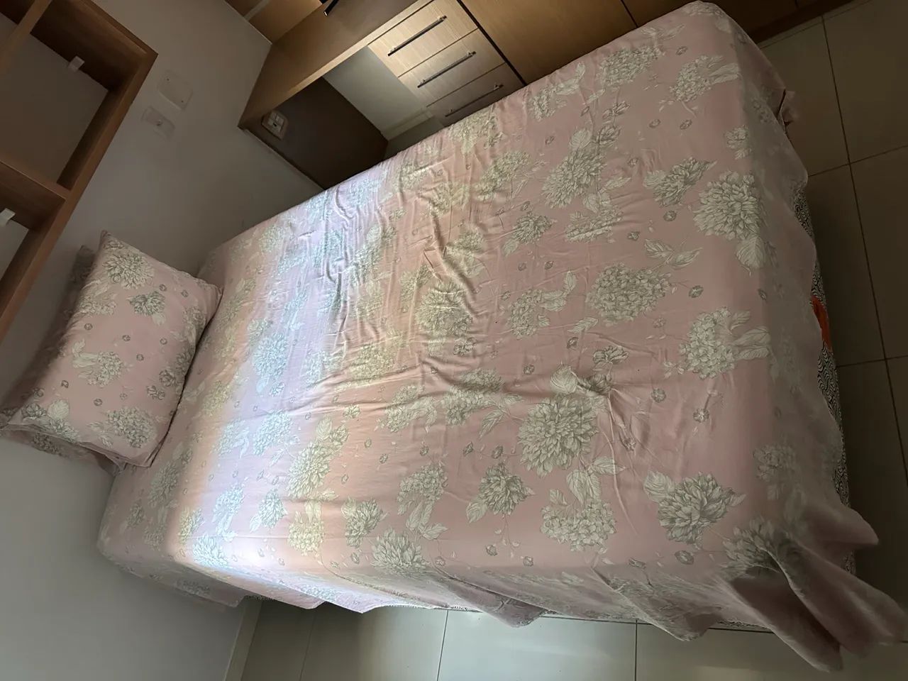 Cama Solteirão Pelmex com Colchão e Roupas de Cama