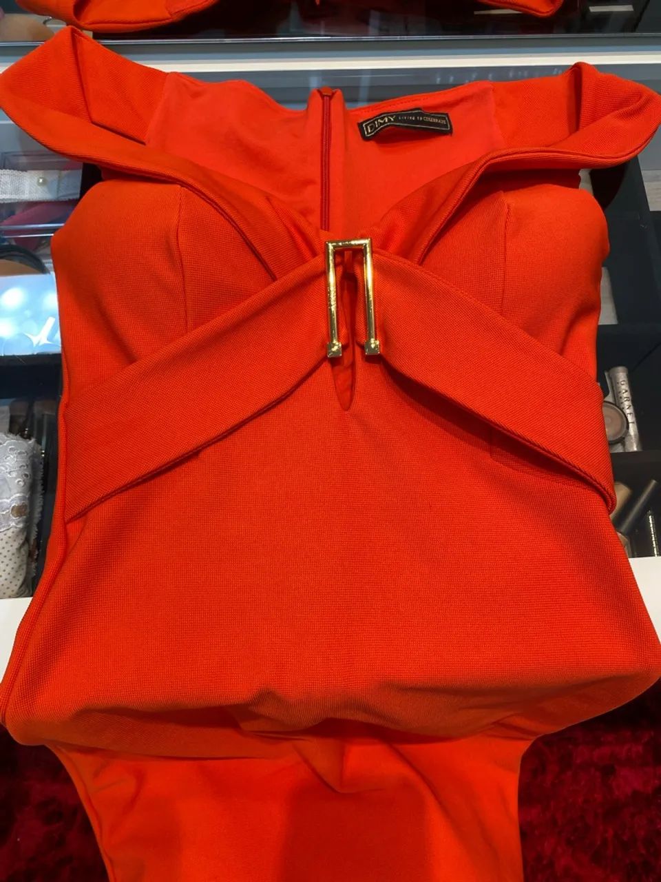 Vestido laranja justo dimy