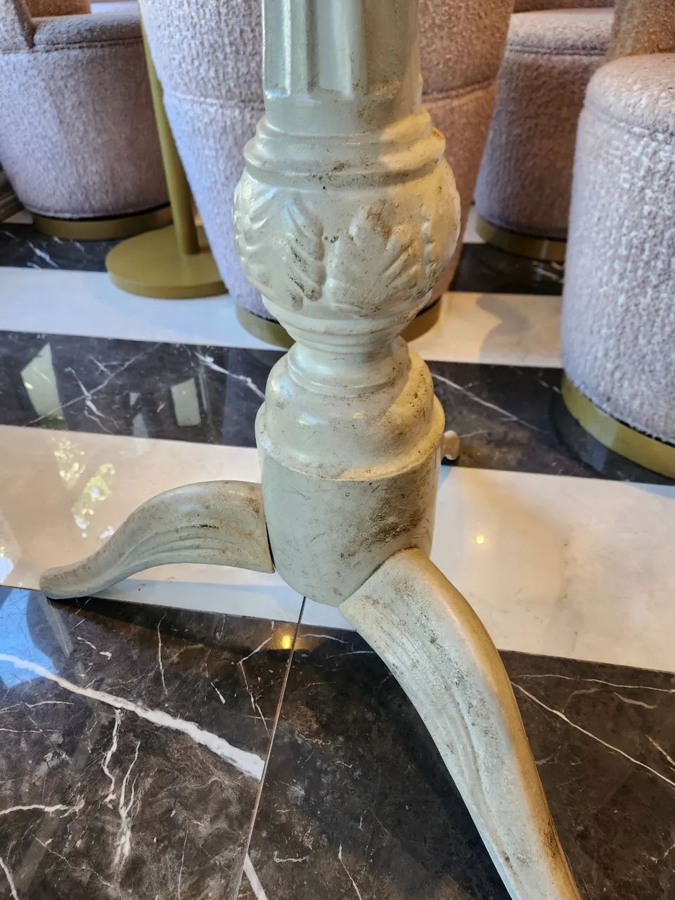 Pé de mesa de ferro fundido pintada de branco - Foto 4