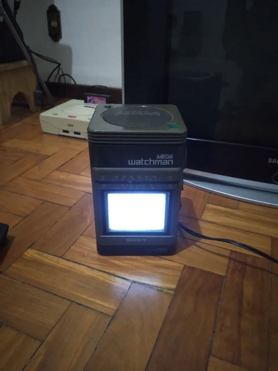 TV tubo crt Sony 4.5 polegadas Mega Watchman FD 500 - Foto 4