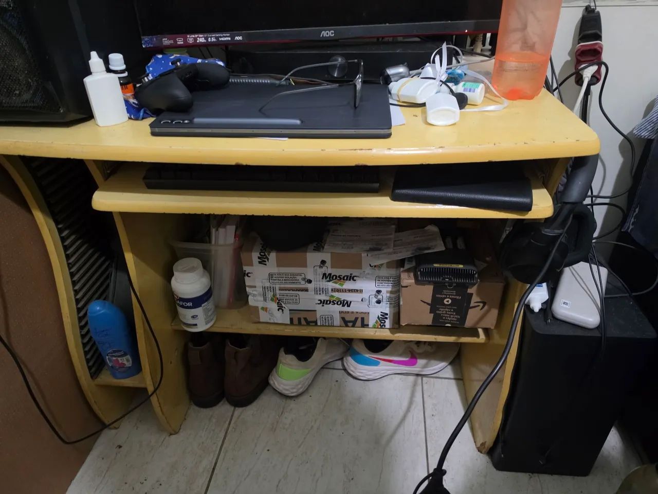 Vendo Escrivaninha / Mesa para Computador - Foto 2