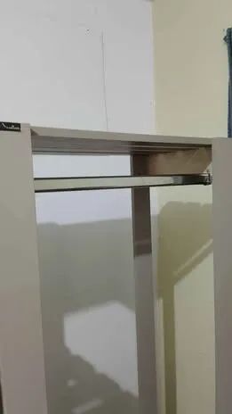 Guarda roupa aberto - Foto 4