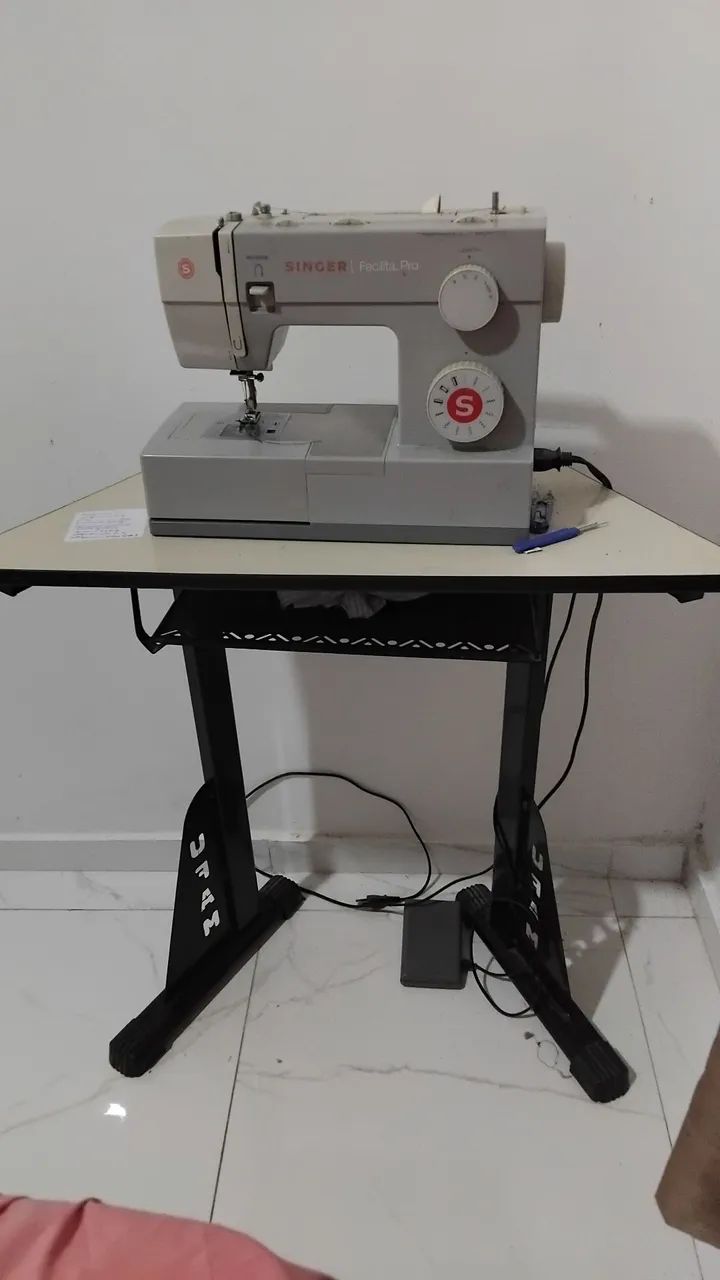 Mesinha de costura