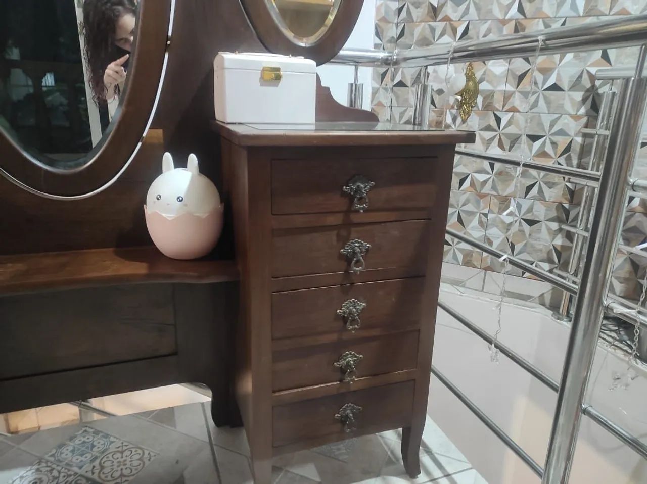 Penteadeira de madeira antiga  - Foto 3