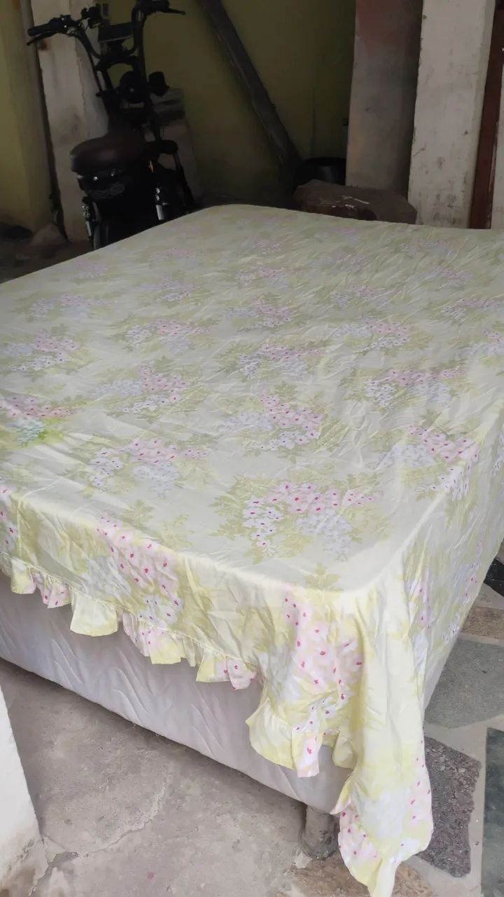 Cama de casal ótimo estado