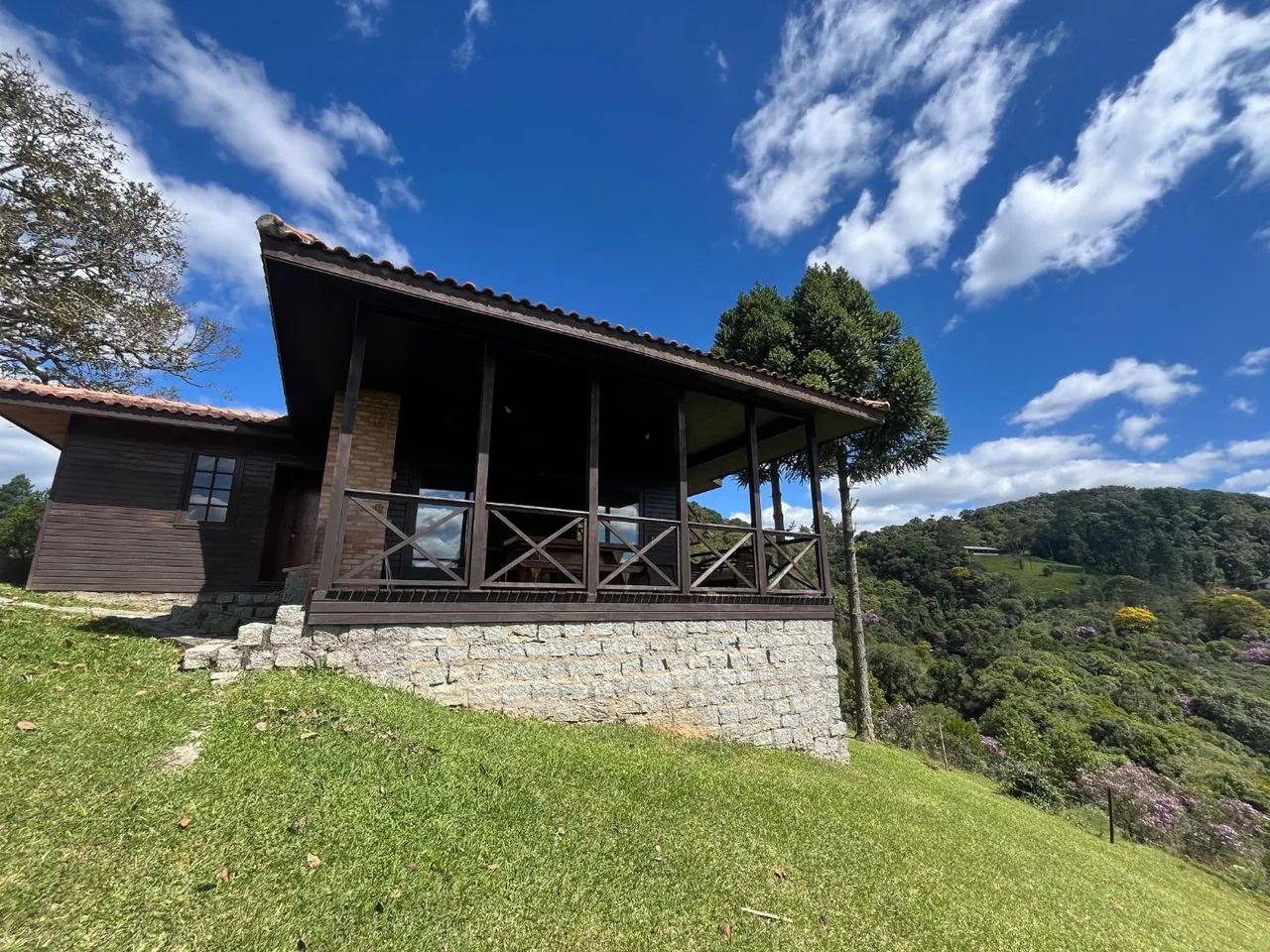 Locação | Casa mobiliada com 3 suítes, toda equipada e 2 vagas de garagem - Rancho Queimad - Foto 5