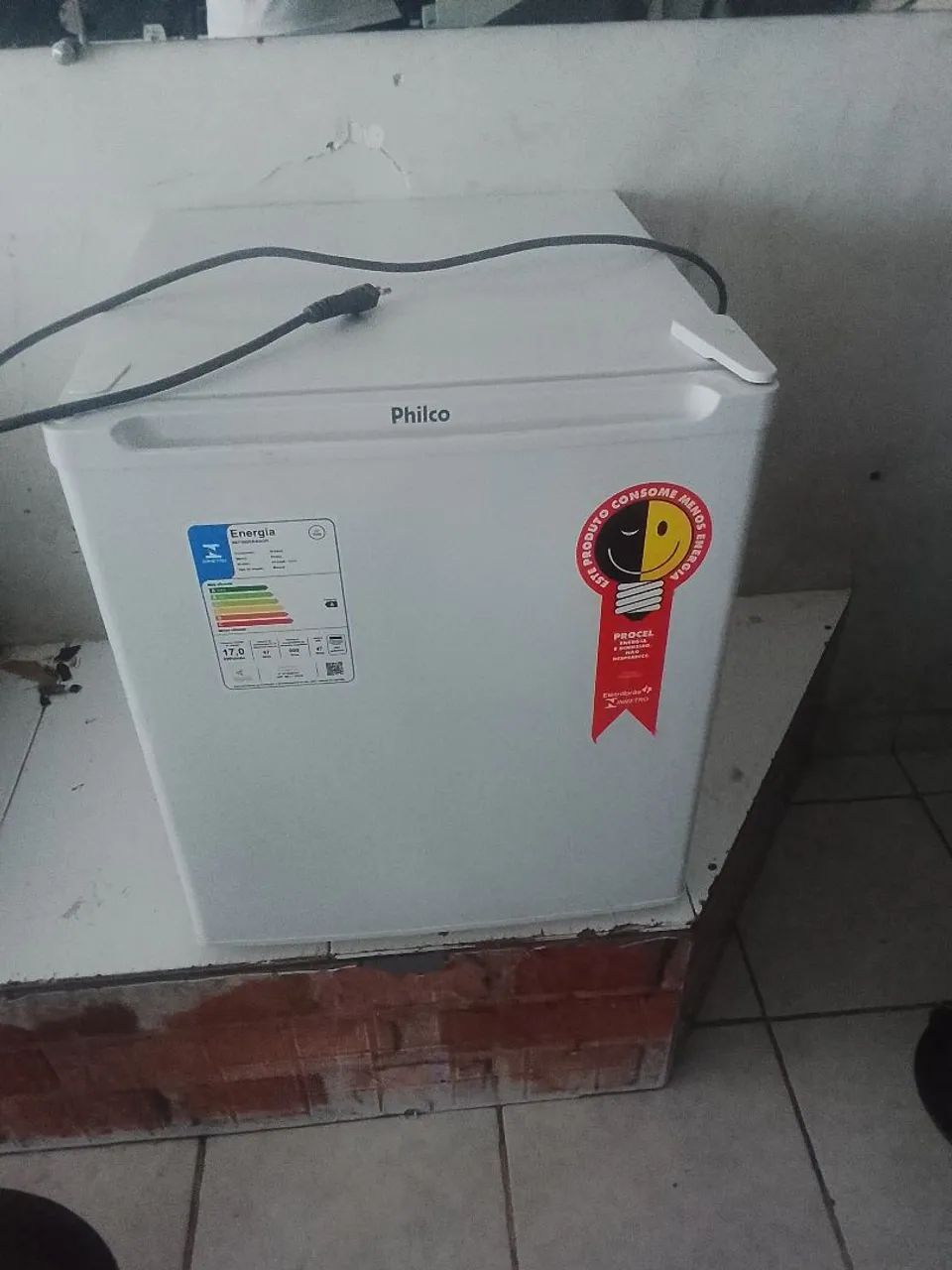 Frigobar semi novo