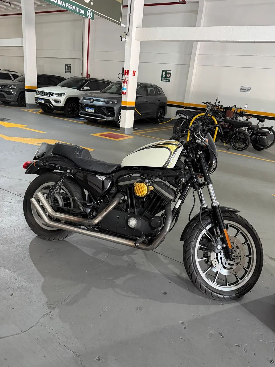 Harley Davidson 883 