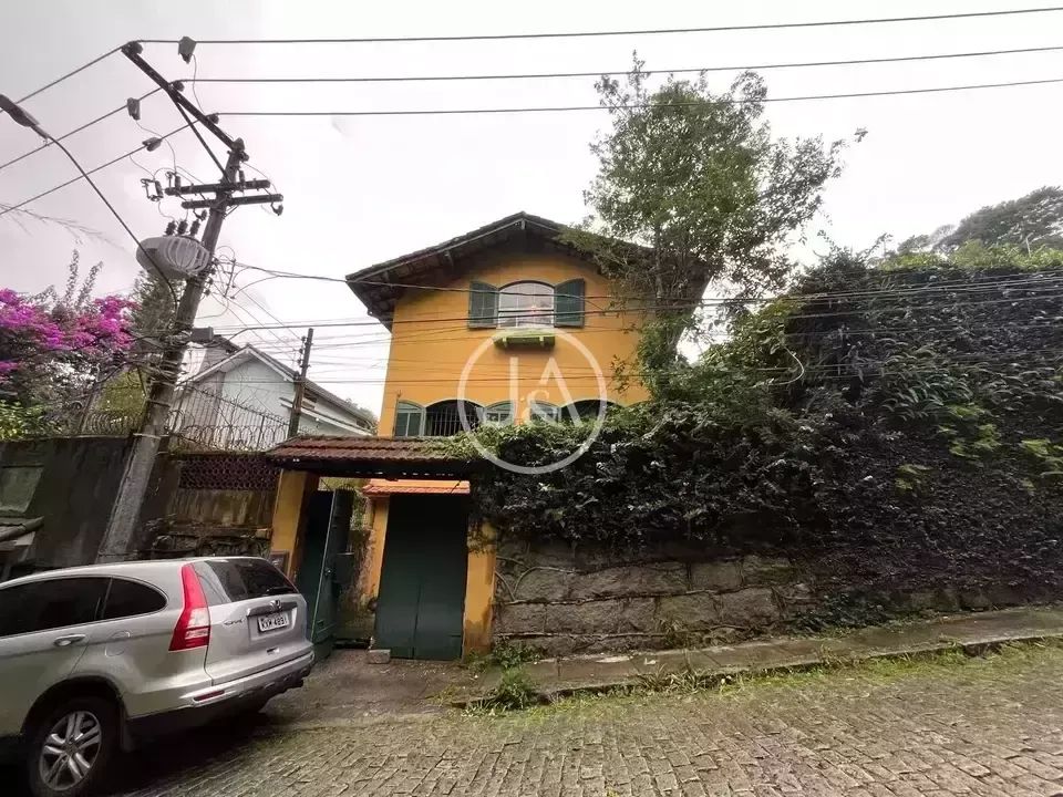 Casa para venda com 4 quartos, 400m² - Centro - Petrópolis/RJ