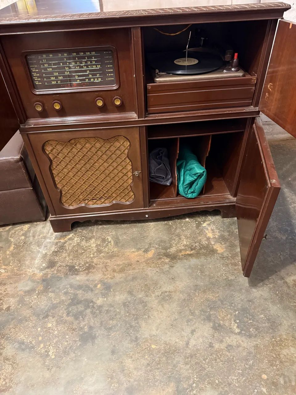 Rádio vitrola raridade, aceito oferta e troca  - Foto 2