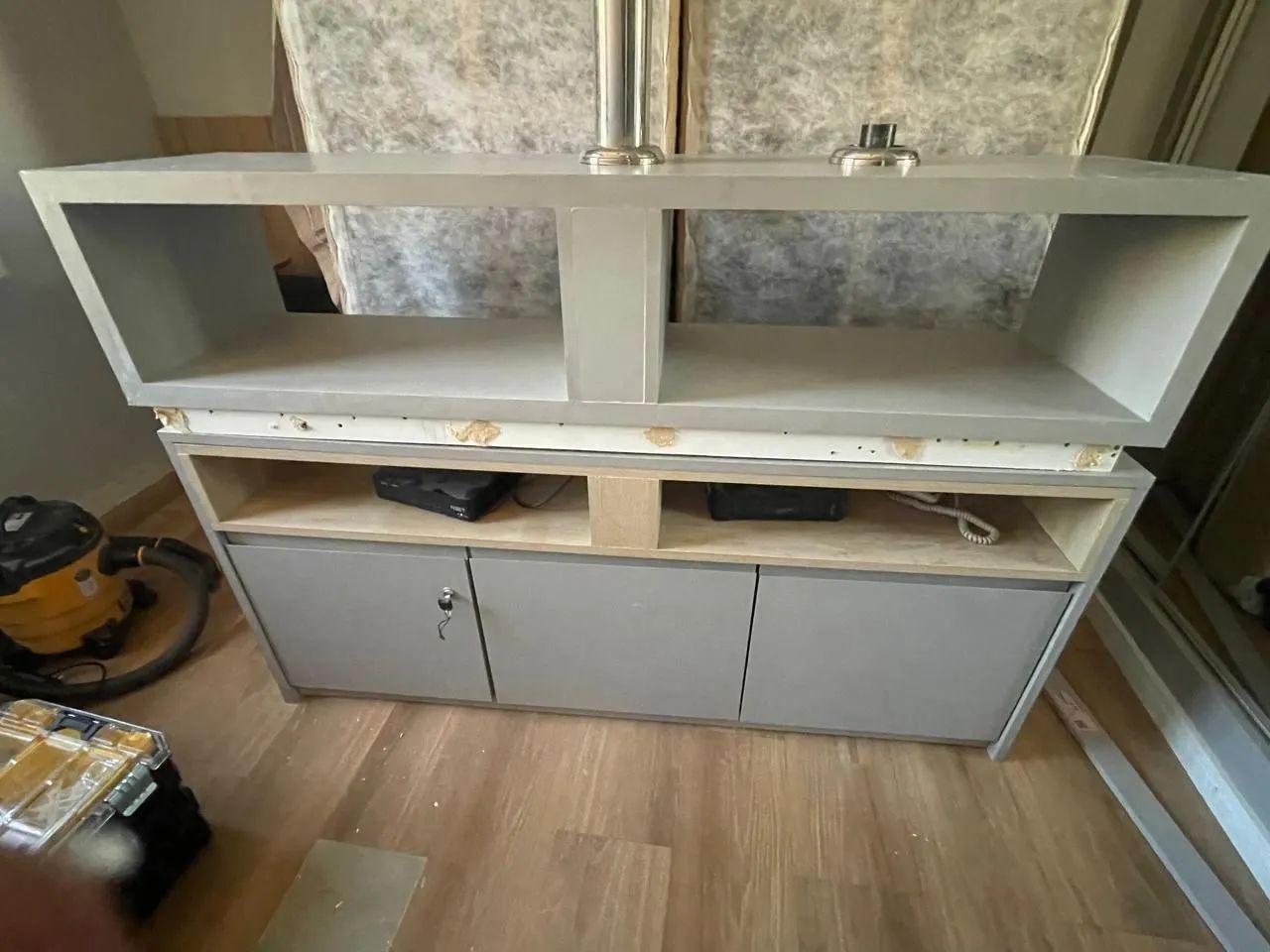 Rak em MDF com suporte tubular para TV. - Foto 4