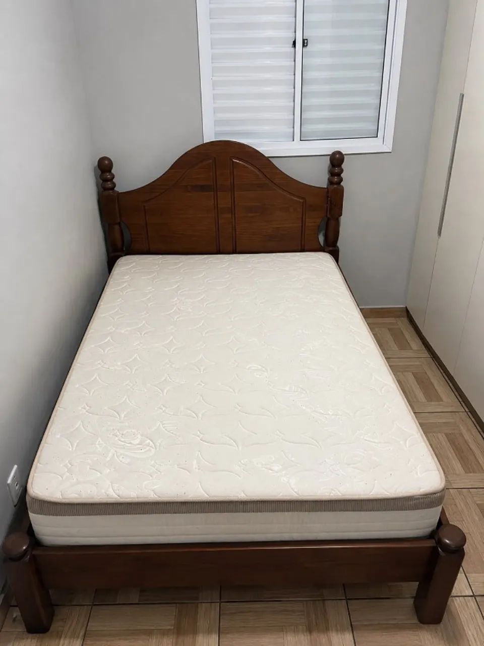 Cama de Madeira Maciça - Casal - Excelente Estado - Foto 4