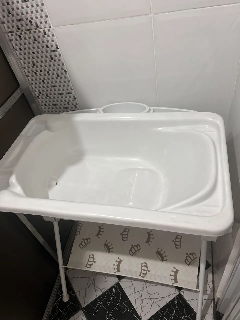 Banheira de bebê com trocador e suporte - Foto 3