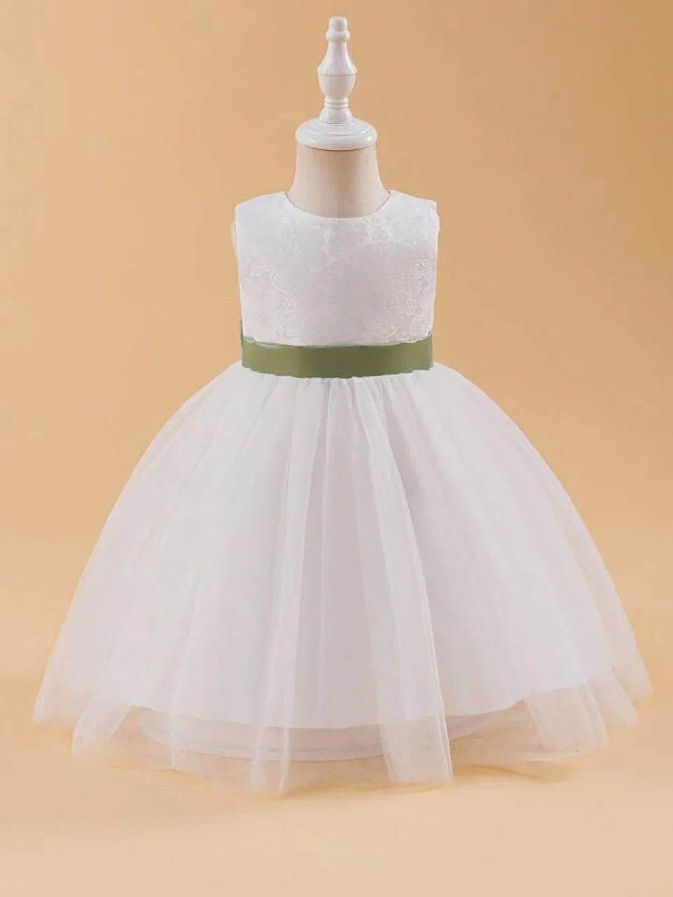 Vestido Branco com Laço Verde - Foto 2