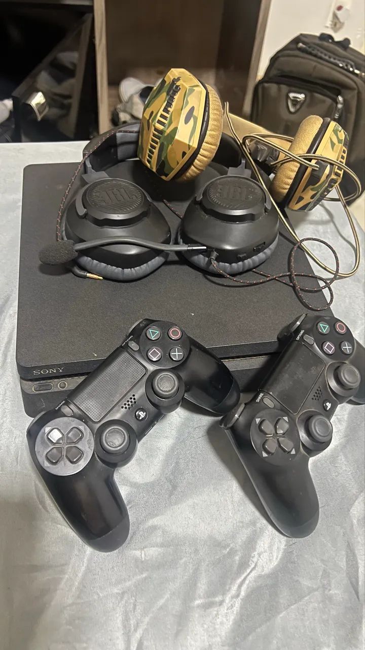 Ps4 Slin 1TB com 2 headset  - Foto 3