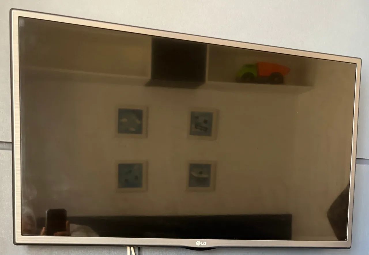 LG 32-inch Smart TV