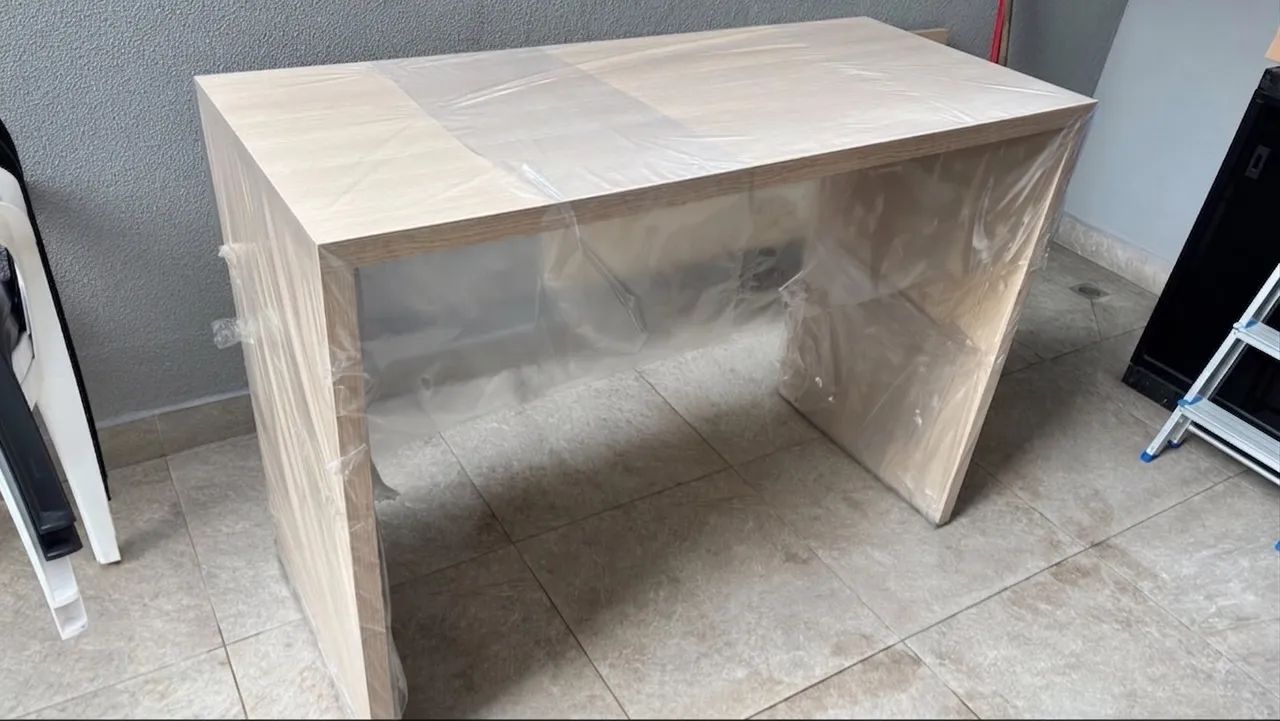 Mesa/bancada alta em MDF
