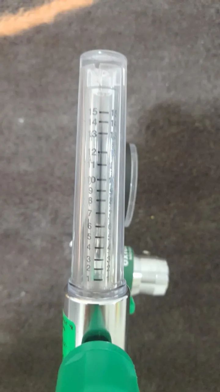 conjunto regulador de oxigênio medicinal com fluxômetro e umidificador - Foto 5