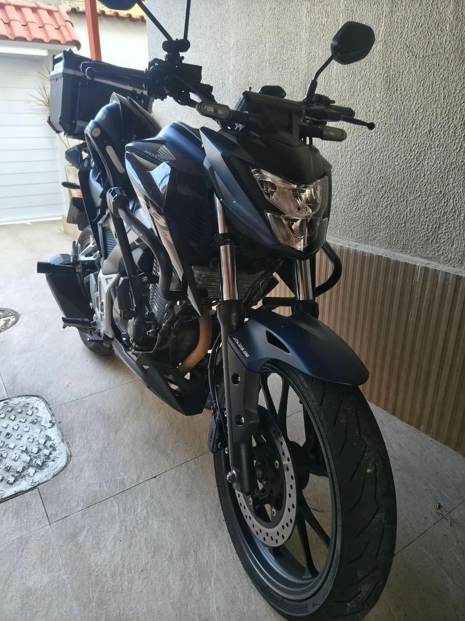 CB 300f com ABS com somente 8400km