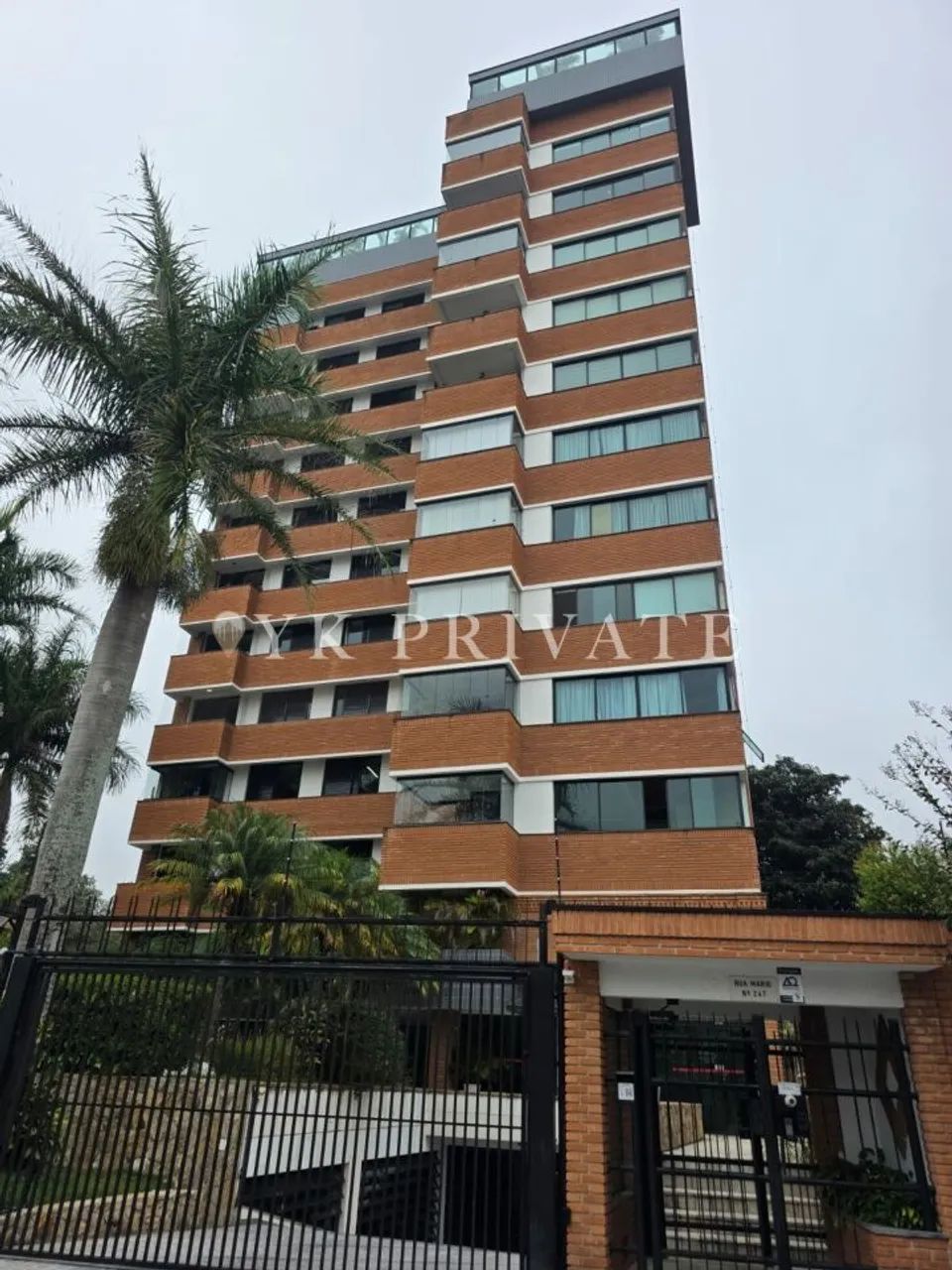 Condomínio Edifício Azaleia 2 Quartos / 4 banheiros / banheira / 204 m²
