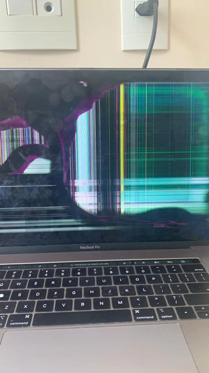 MACBOOK PRO i9 2019 - tela quebrada