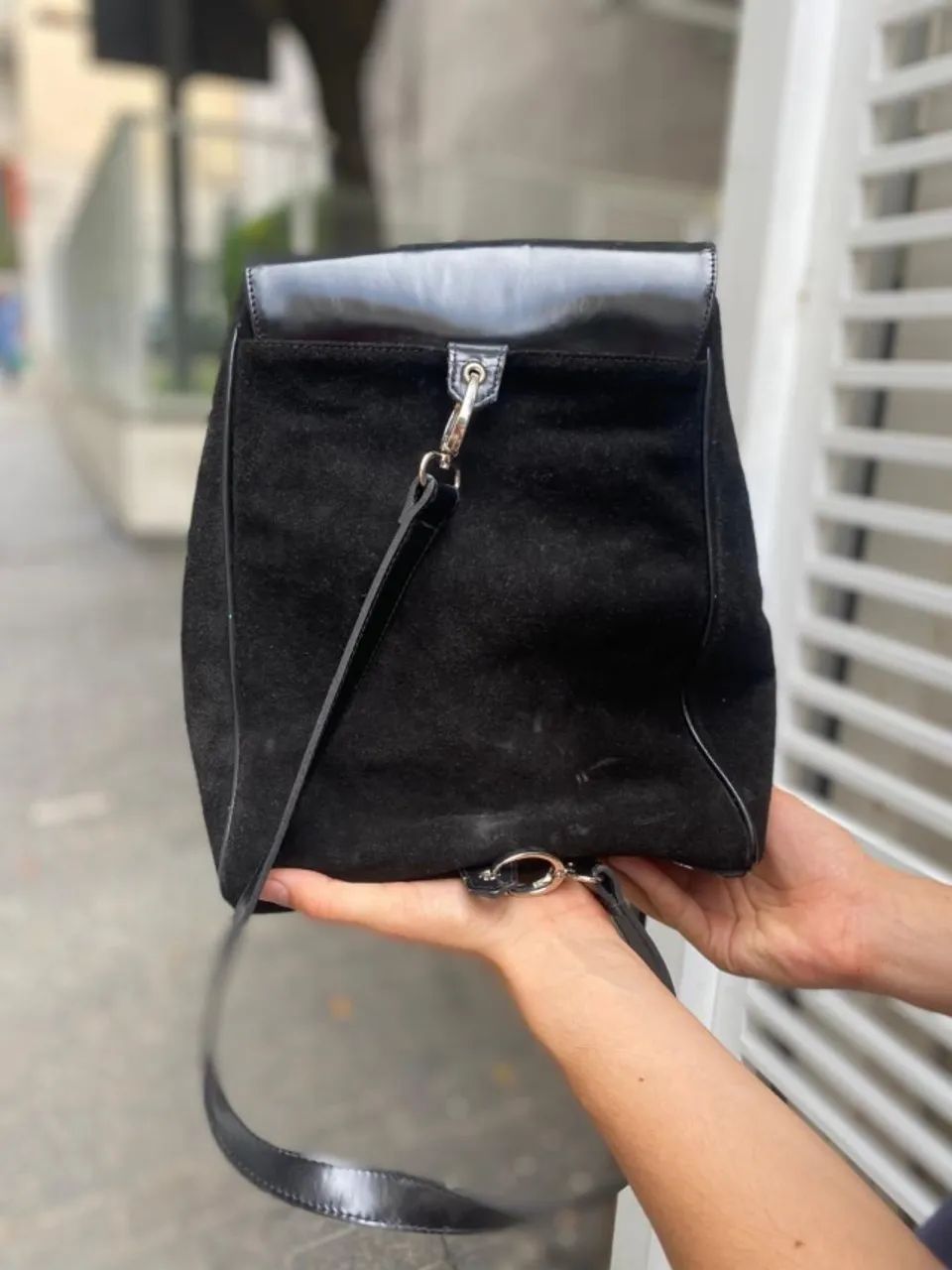 Bolsa mochila de couro e camurça preta - Foto 2