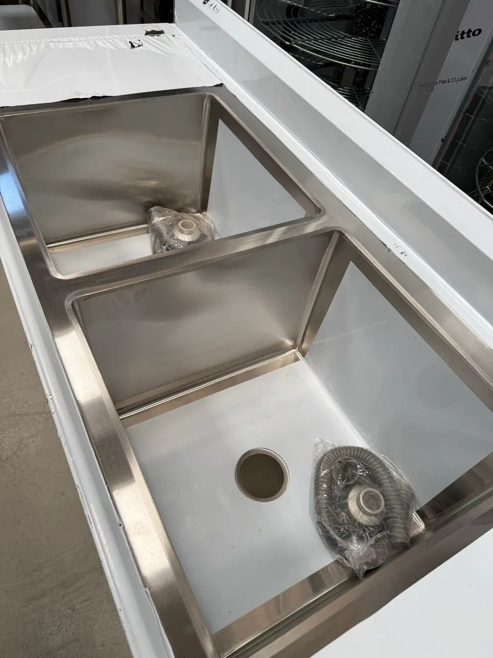 MESA INOX 1900x700x850 COM 2 CUBAS CENTRAIS - URUMAX - Foto 4