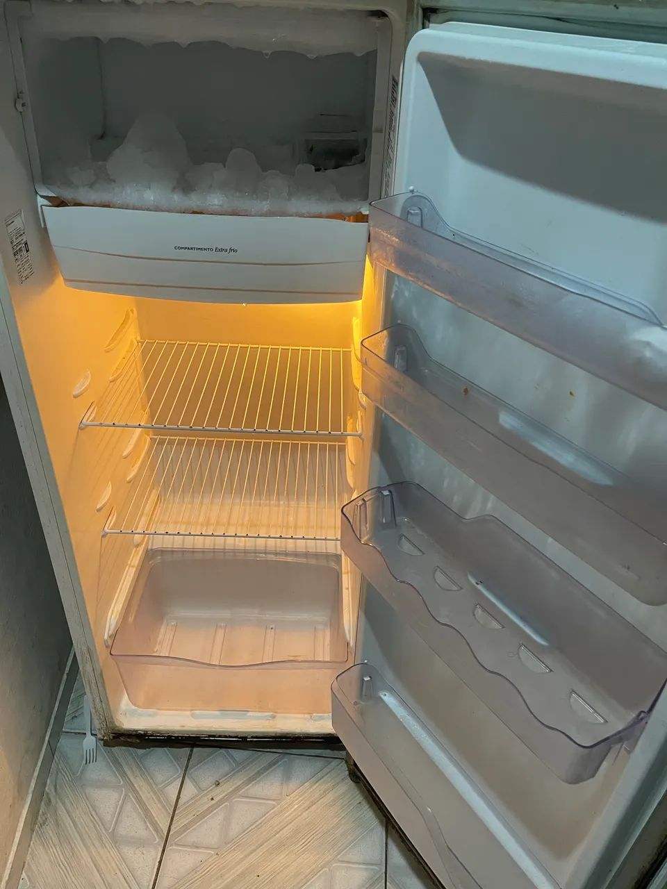Geladeira pequena 