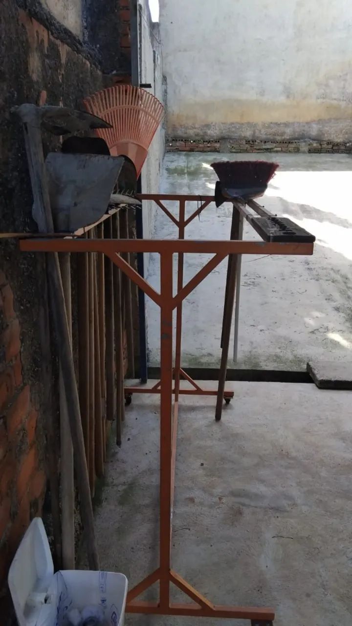 Expositor para Ferramentas, vassouras, enxadas. - Foto 4