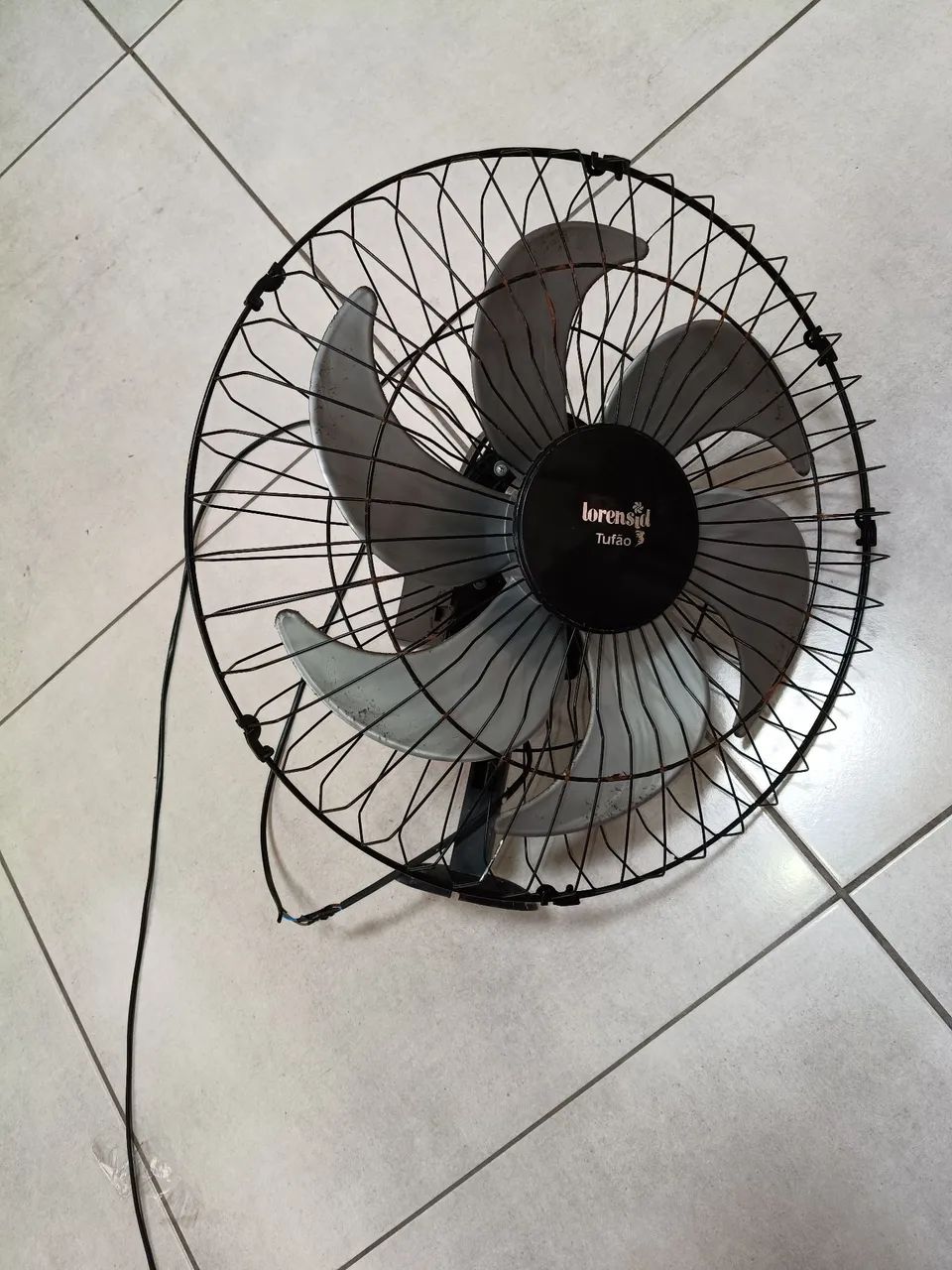 Vendo ventilador 6 pás de parede com defeito - Foto 2