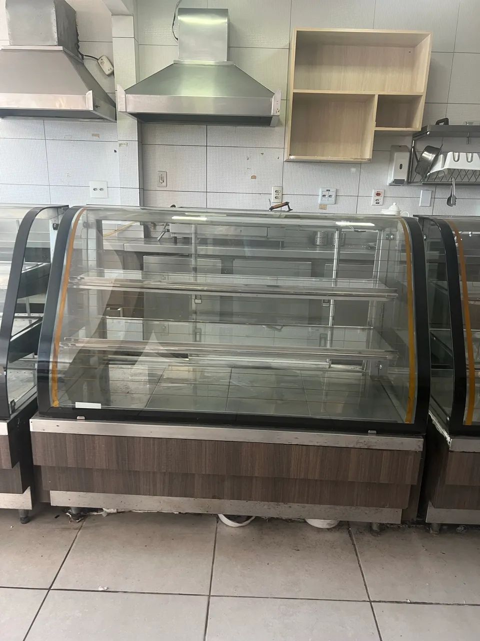 Balcoes Expositores para padaria e lanchonetes  - Foto 4